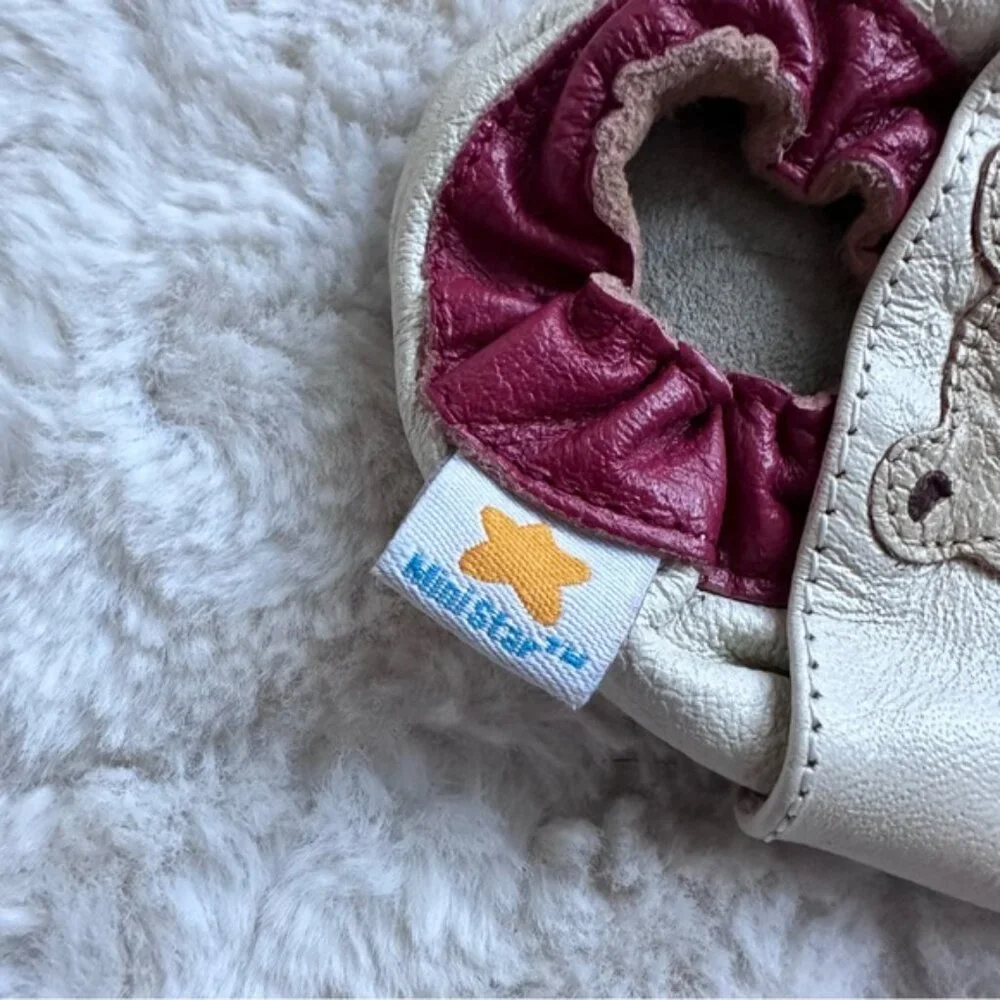 Mini Star X Disney | Winnie The Pooh Leather Infant Shoes | Size Small (0-6M)